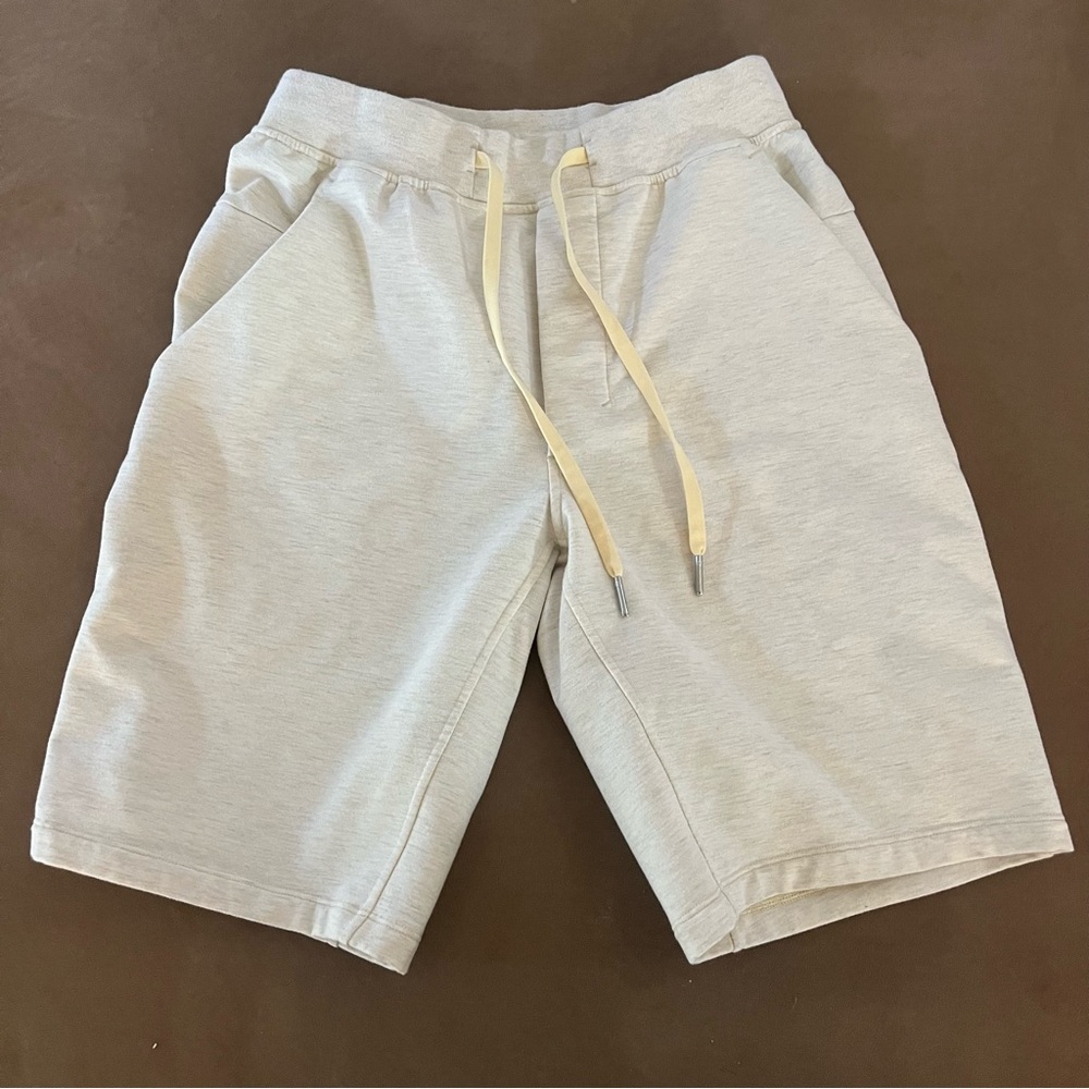 Men’s Small Lululemon THE linerless shorts 9”